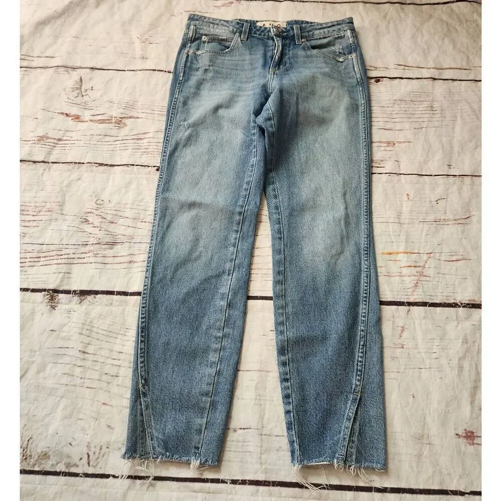 AMO Twist Fray Jeans in Heartbreaker Size 28